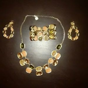Matching jewelry set
